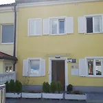 Haus Ella Нови-Винодолски