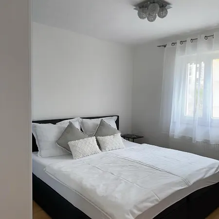 Haus Ella * 诺维·维诺多尔斯基