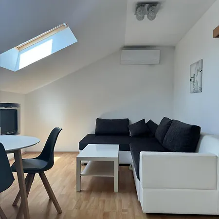 Haus Ella * 诺维·维诺多尔斯基