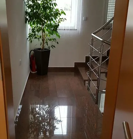 Haus Ella 诺维·维诺多尔斯基
